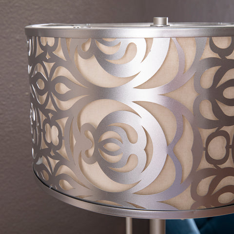 Image of Round table lamp w/ shade Image 2
