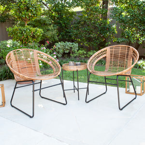 3-piece conversation set with 2 modern outdoor chairs and 1 end table Image 1
