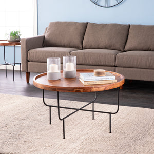 Round cocktail table w/ tray-top look Image 1