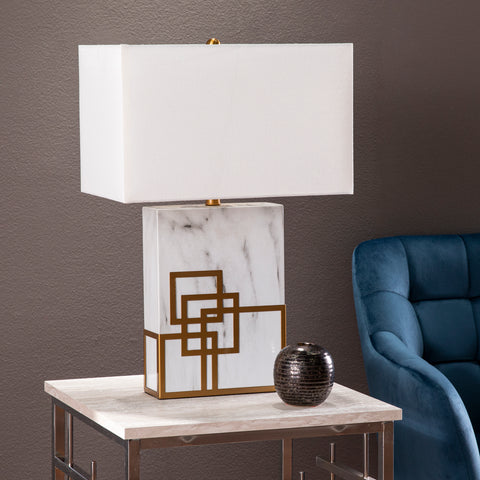 Image of Table lamp w/ shade Image 1