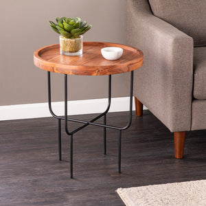 Round side table w/ tray-top look Image 1