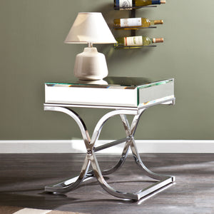 Beveled mirrors create alluring tabletop design Image 4